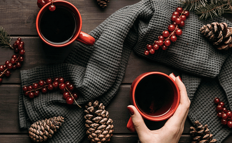 Hygge w Filiżance: Jak Kawa Specialty Staje się Twoim Rytuałem Na Deszczowe Dni (Z Przepisami!)